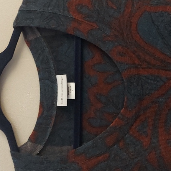 SOFT SURROUNDINGS Floral Renaissance Long Sleeve Asymmetrical Tunic Top - Picture 4 of 12